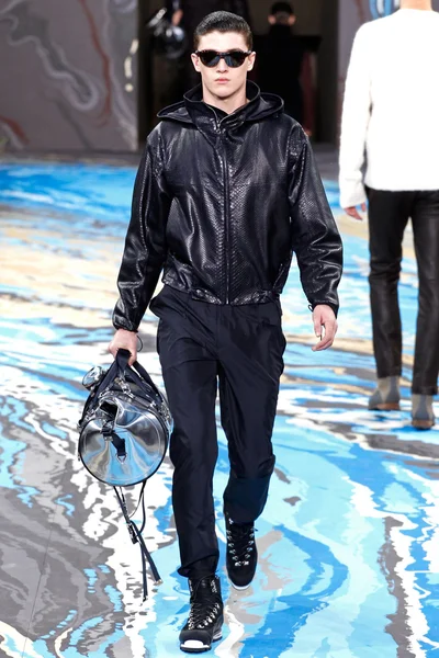 Look 28